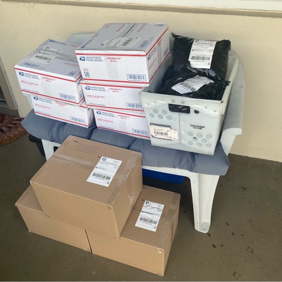 Hi, I Buy & Sell Pre-Loved Designer Clothing & Shoes - Men’s & Women’s - Picture 7 of 17